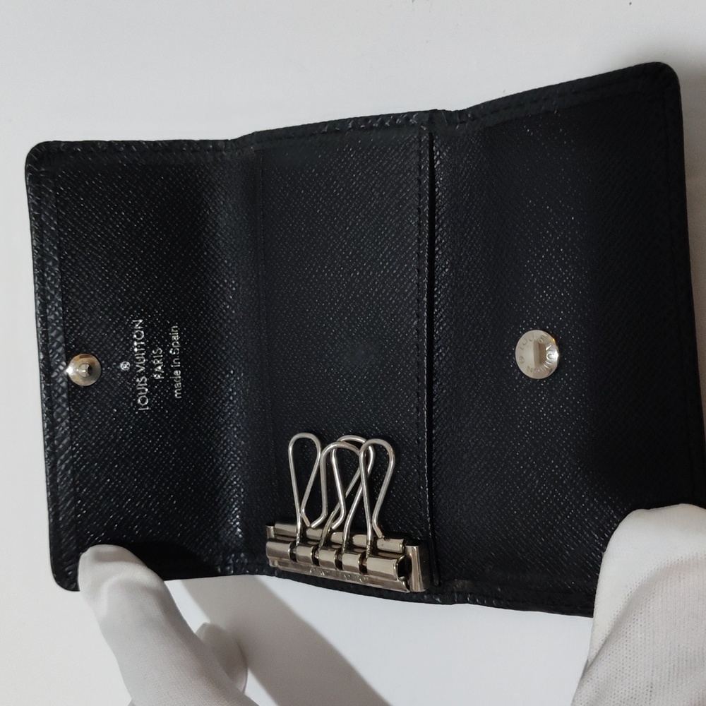 Louis Vuitton Black Textured Key Holder - Picture 3 of 6